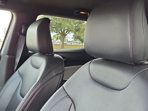 Used 2025 Jeep Compass Limited AWD/4WD image 15
