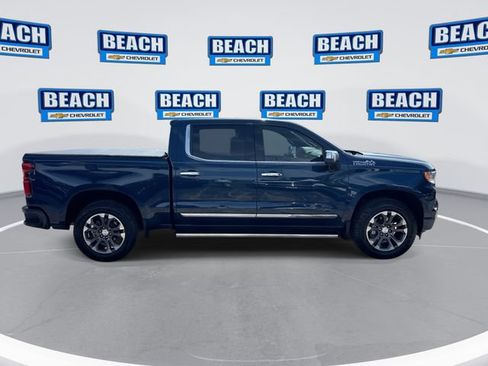 Used 2022 Chevrolet Silverado 1500 High Country w/ Z71 Off-Road Package AWD/4WD image 9