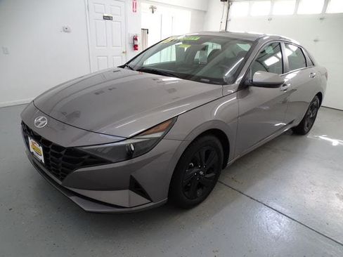 Used 2023 Hyundai Elantra SEL FWD image 15
