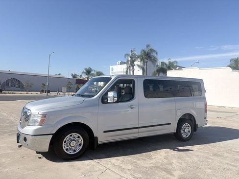 Used 2015 Nissan NV 3500 SL w/ Technology Package RWD image 4