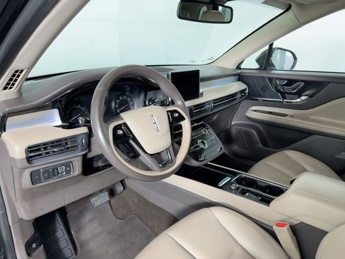 Used 2021 Lincoln Corsair Standard w/ Equipment Group 101A image 4