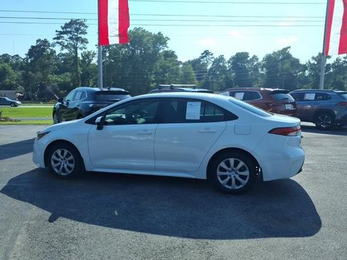 Used 2026 Toyota Corolla LE FWD image 3