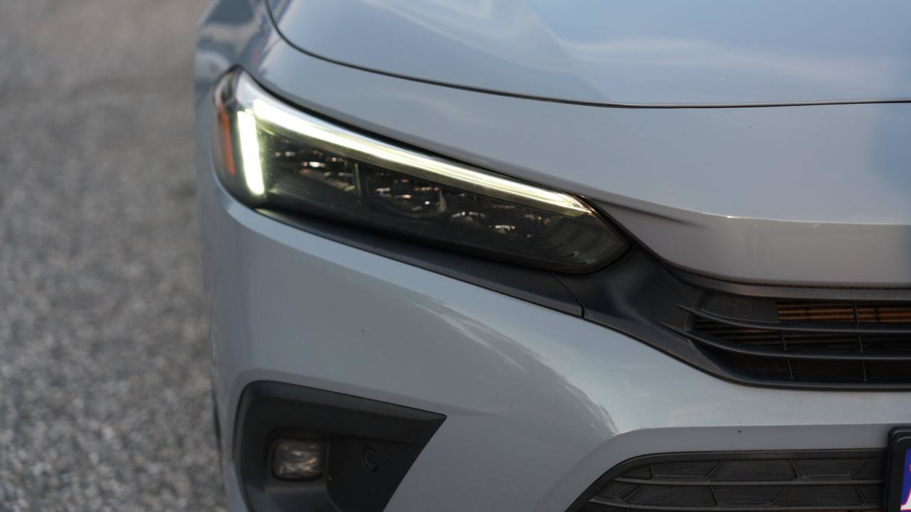 Used 2022 Honda Civic Touring image 3