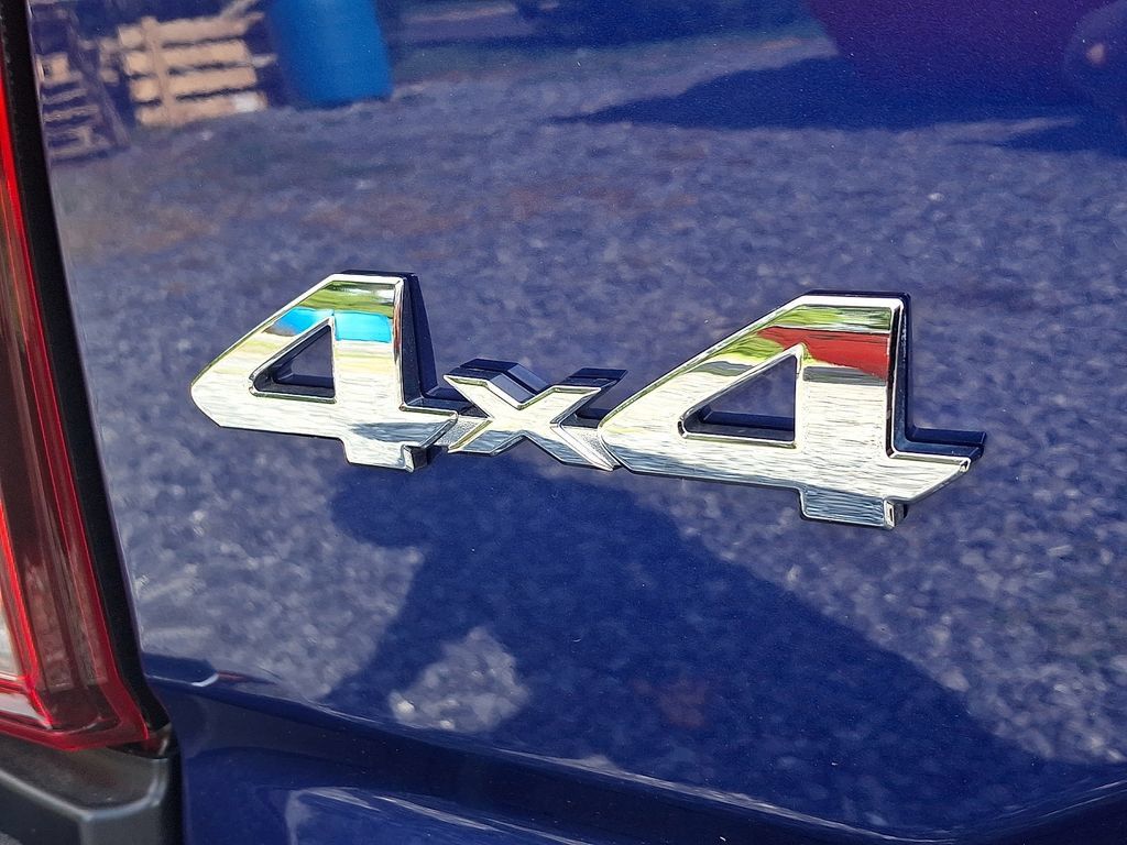 Used 2022 Toyota Tacoma SR5 AWD/4WD image 25