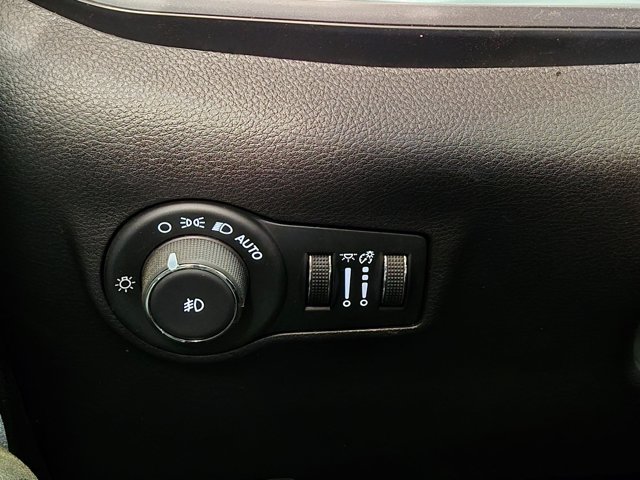 Used 2024 Jeep Compass Latitude w/ Sun and Sound Group AWD/4WD image 13