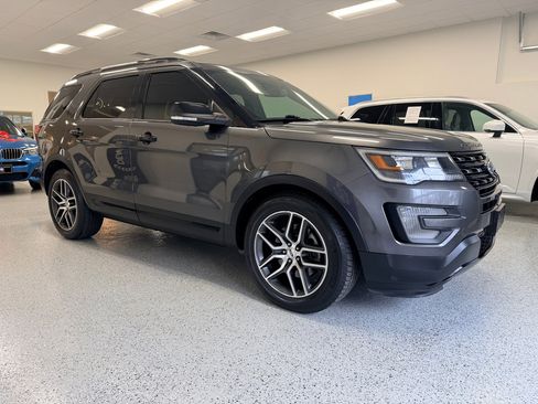 Used 2017 Ford Explorer Sport w/ Equipment Group 401A image 10