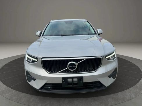 Used 2023 Volvo XC40 B4 Core FWD image 2