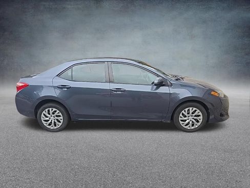Used 2017 Toyota Corolla LE w/ Carpet Mat Package (TMS) FWD image 8
