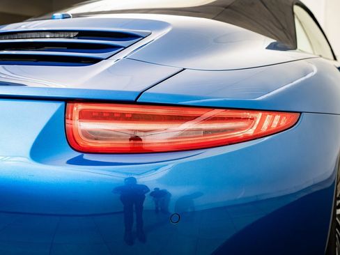 Used 2015 Porsche 911 Carrera S image 18