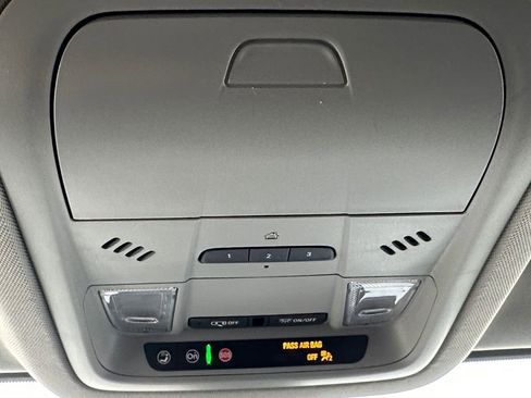 Used 2022 GMC Acadia SLT w/ LPO, Floor Liner Package image 21