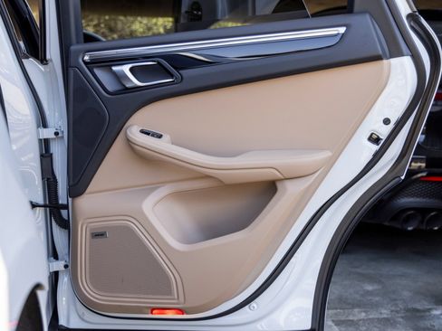 Certified 2026 Porsche Macan AWD/4WD image 56