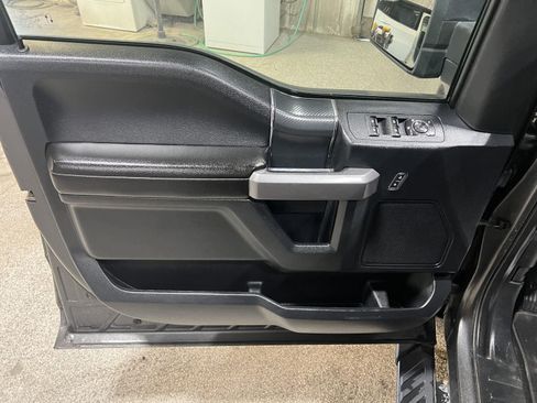 Used 2019 Ford F150 XLT w/ Equipment Group 302A Luxury AWD/4WD image 22