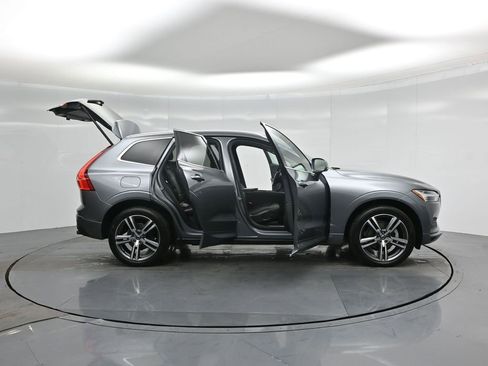 Used 2020 Volvo XC60 T5 Momentum w/ Protection Package Premier image 4
