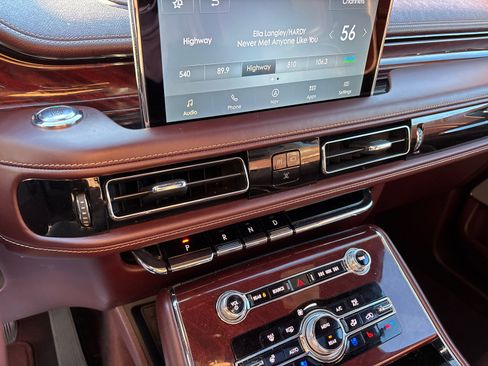 Certified 2023 Lincoln Aviator Black Label w/ Dynamic Handling Package image 23