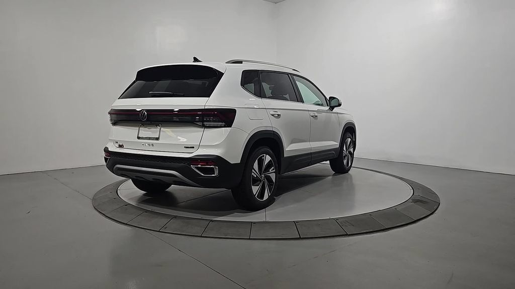 New 2026 Volkswagen Taos SE AWD/4WD image 5