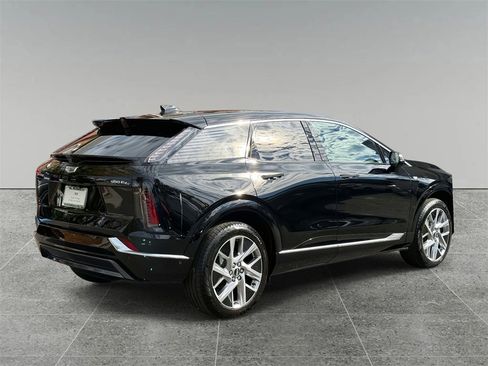 Used 2025 Cadillac Optiq Luxury 1 image 33