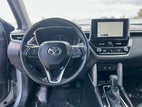 Used 2025 Toyota Corolla Cross XLE FWD image 11