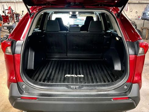 Certified 2022 Toyota RAV4 LE AWD/4WD image 30