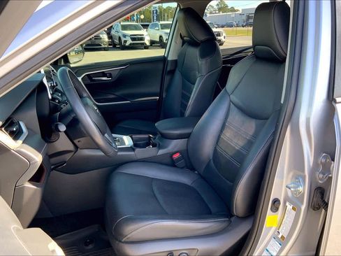 Used 2020 Toyota RAV4 Limited image 8