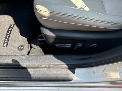 Used 2018 Toyota Avalon XLE Premium image 34