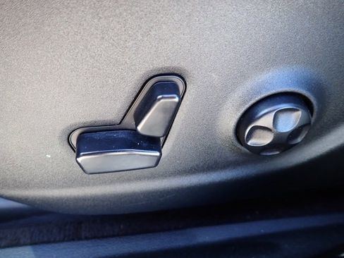 Used 2019 Jeep Cherokee Latitude Plus w/ Cold Weather Group image 13