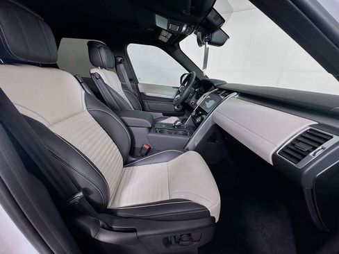 Used 2024 Land Rover Discovery Dynamic SE image 35