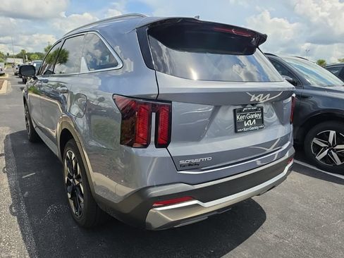 Used 2025 Kia Sorento EX w/ Panoramic Sunroof Package FWD image 13