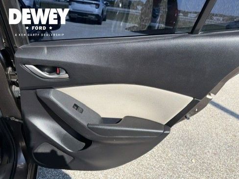 Used 2015 MAZDA MAZDA3 i Touring FWD image 29