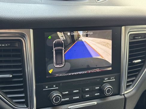 Used 2018 Porsche Macan AWD/4WD image 15