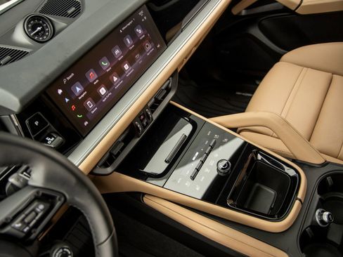 Certified 2026 Porsche Cayenne Coupe AWD/4WD image 32
