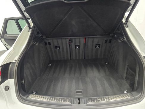 Certified 2025 Porsche Macan image 11