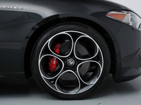 Used 2023 Alfa Romeo Giulia Veloce RWD image 22