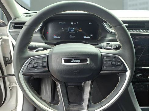 Used 2023 Jeep Grand Cherokee Limited w/ Black Appearance Package RWD image 9