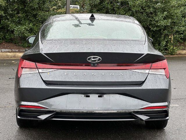 Used 2021 Hyundai Elantra SEL w/ Convenience + Premium Package FWD image 3