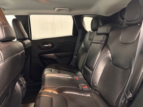 Used 2019 Jeep Cherokee Latitude Plus w/ Cold Weather Group image 22