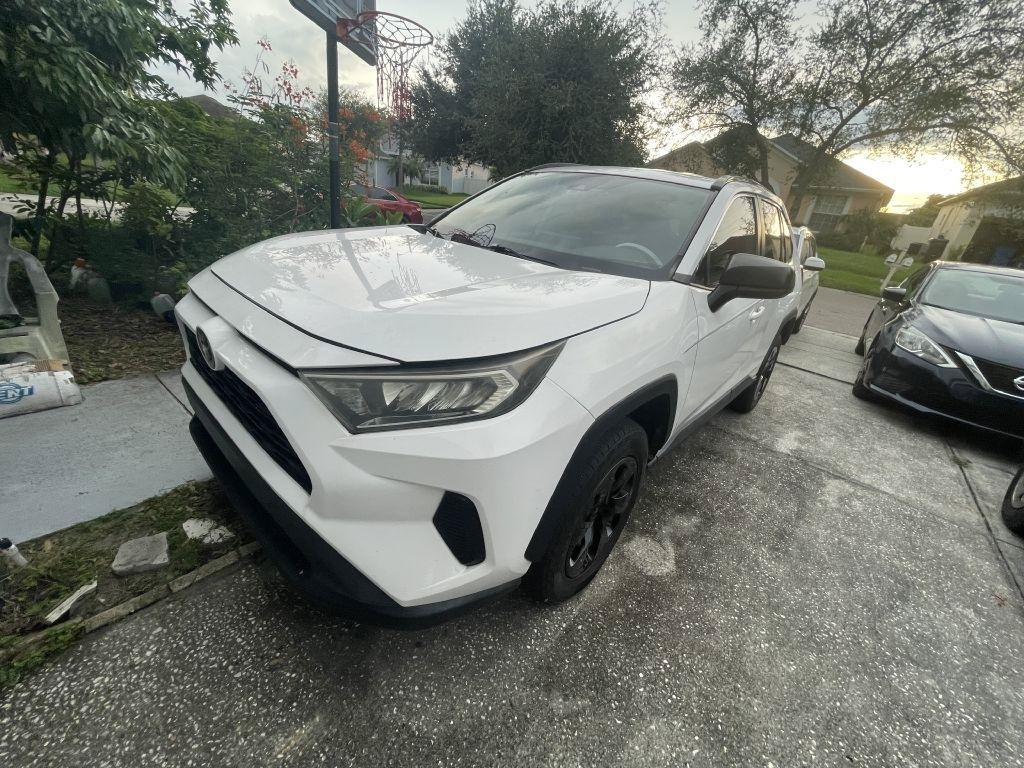 Used 2019 Toyota RAV4 LE FWD image 1