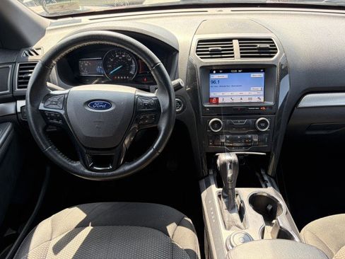 Used 2018 Ford Explorer XLT w/ Equipment Group 201A AWD/4WD image 11