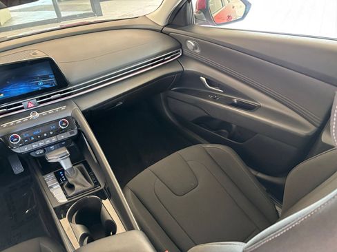 Used 2025 Hyundai Elantra SEL FWD image 36