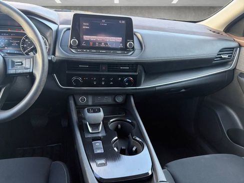 Used 2023 Nissan Rogue S FWD image 3