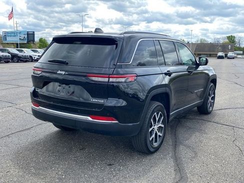 Used 2024 Jeep Grand Cherokee Limited AWD/4WD image 3