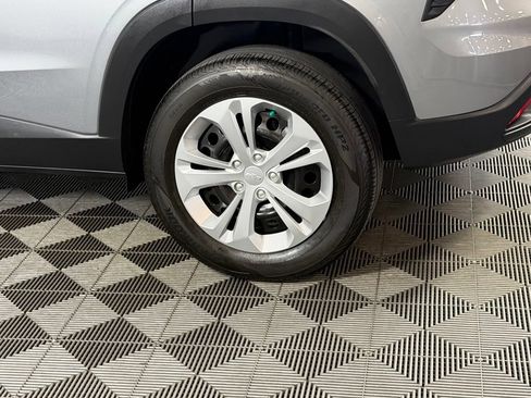 Used 2024 Chevrolet Trax LS w/ Driver Confidence Package FWD image 12