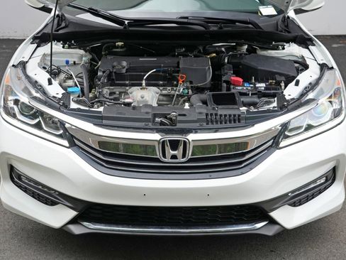 Used 2017 Honda Accord Sport image 7