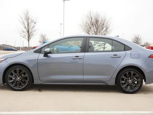 Used 2024 Toyota Corolla SE w/ SE Premium Package image 6