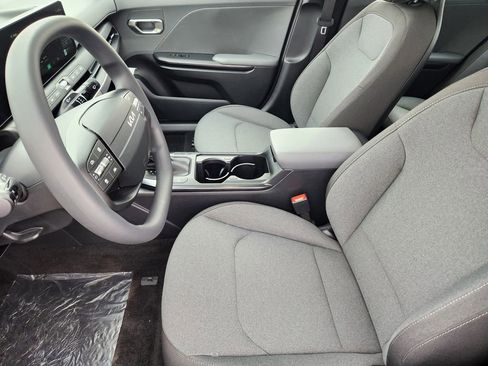 New 2025 Kia K4 LX image 8