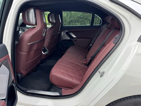 Used 2024 BMW i7 eDrive50 w/ Premium Package RWD image 7