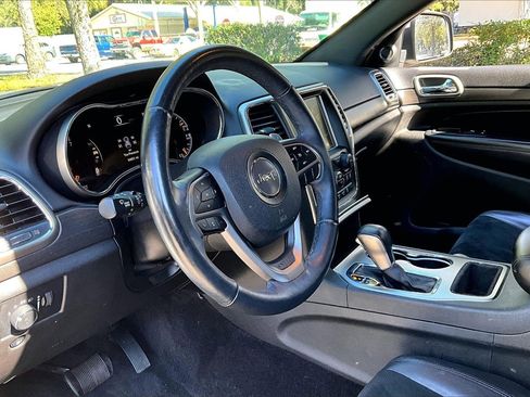 Used 2017 Jeep Grand Cherokee Altitude image 14