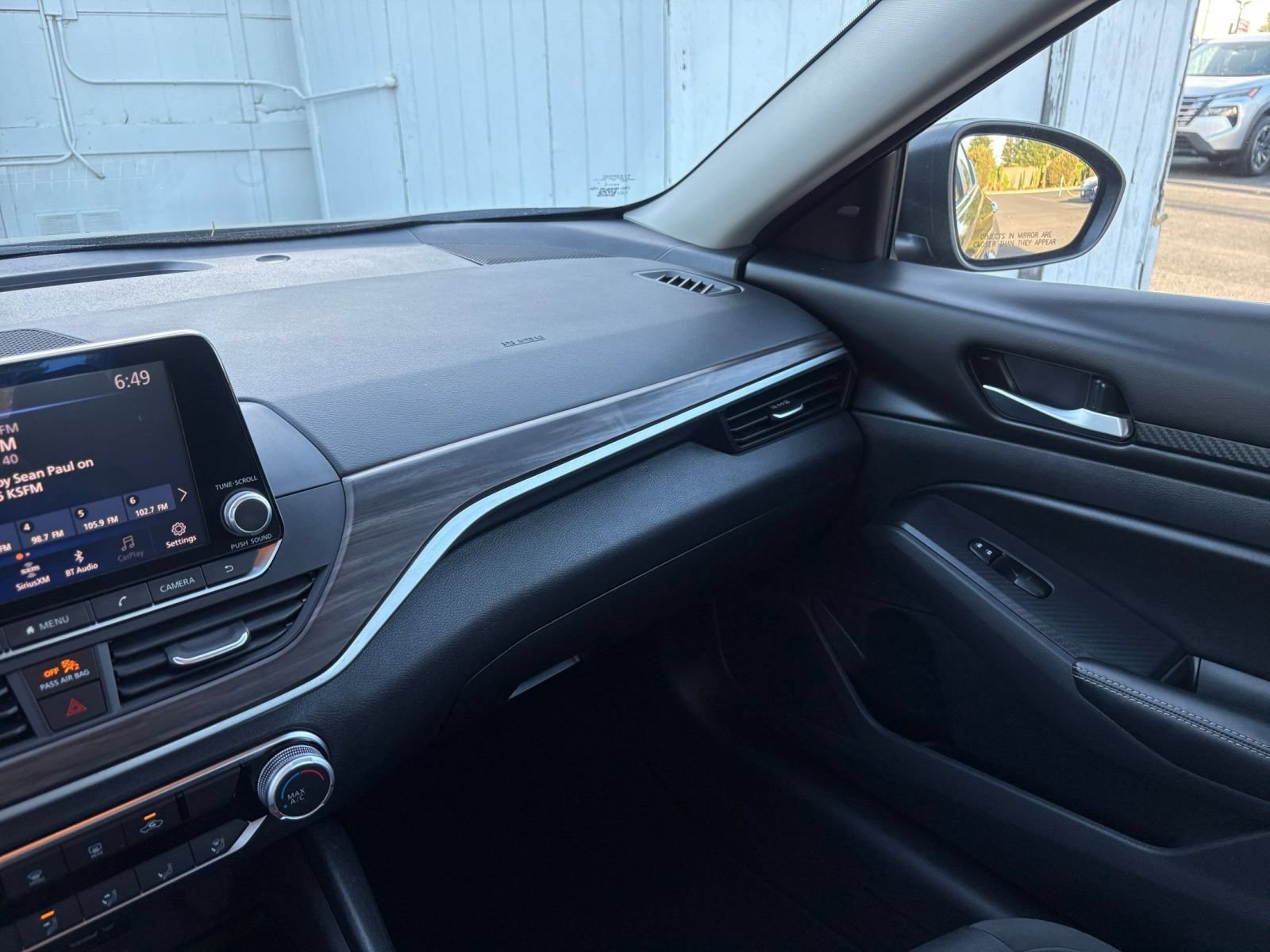 Used 2025 Nissan Altima 2.5 SV FWD image 34