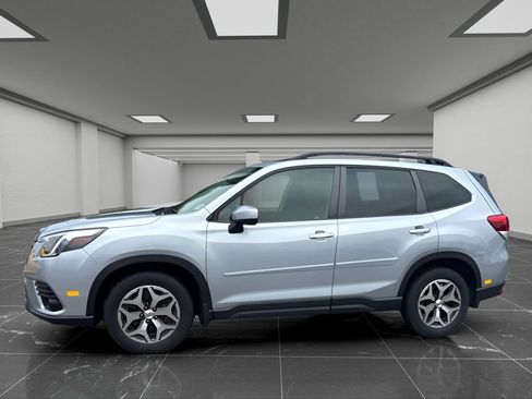 Used 2024 Subaru Forester Premium AWD/4WD image 8