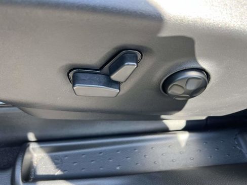 Used 2026 Chrysler Pacifica Select FWD image 16