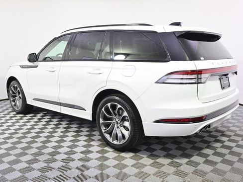 New 2026 Lincoln Aviator AWD image 3